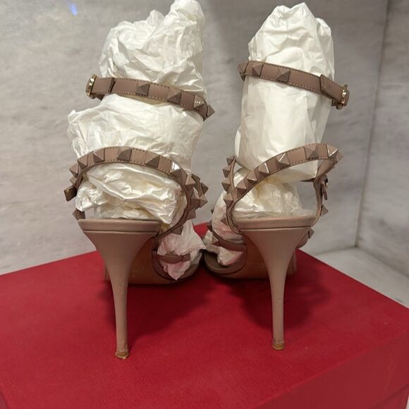 Valentino Garavani Poudre tan nude blush Rockstud T-Strap Sandal tonal heels 38 - Picture 7 of 15